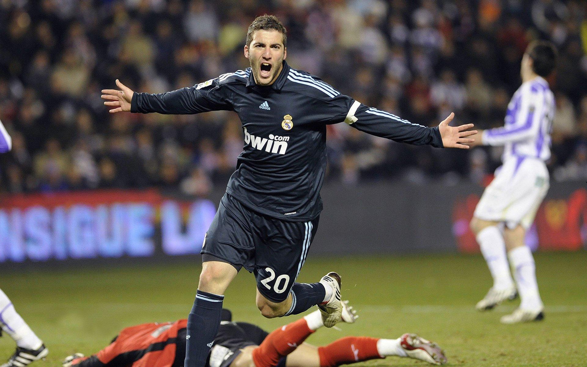 早报聚焦，安切洛蒂运筹帷幄，皇马力克强敌迎关键三分，与榜首分