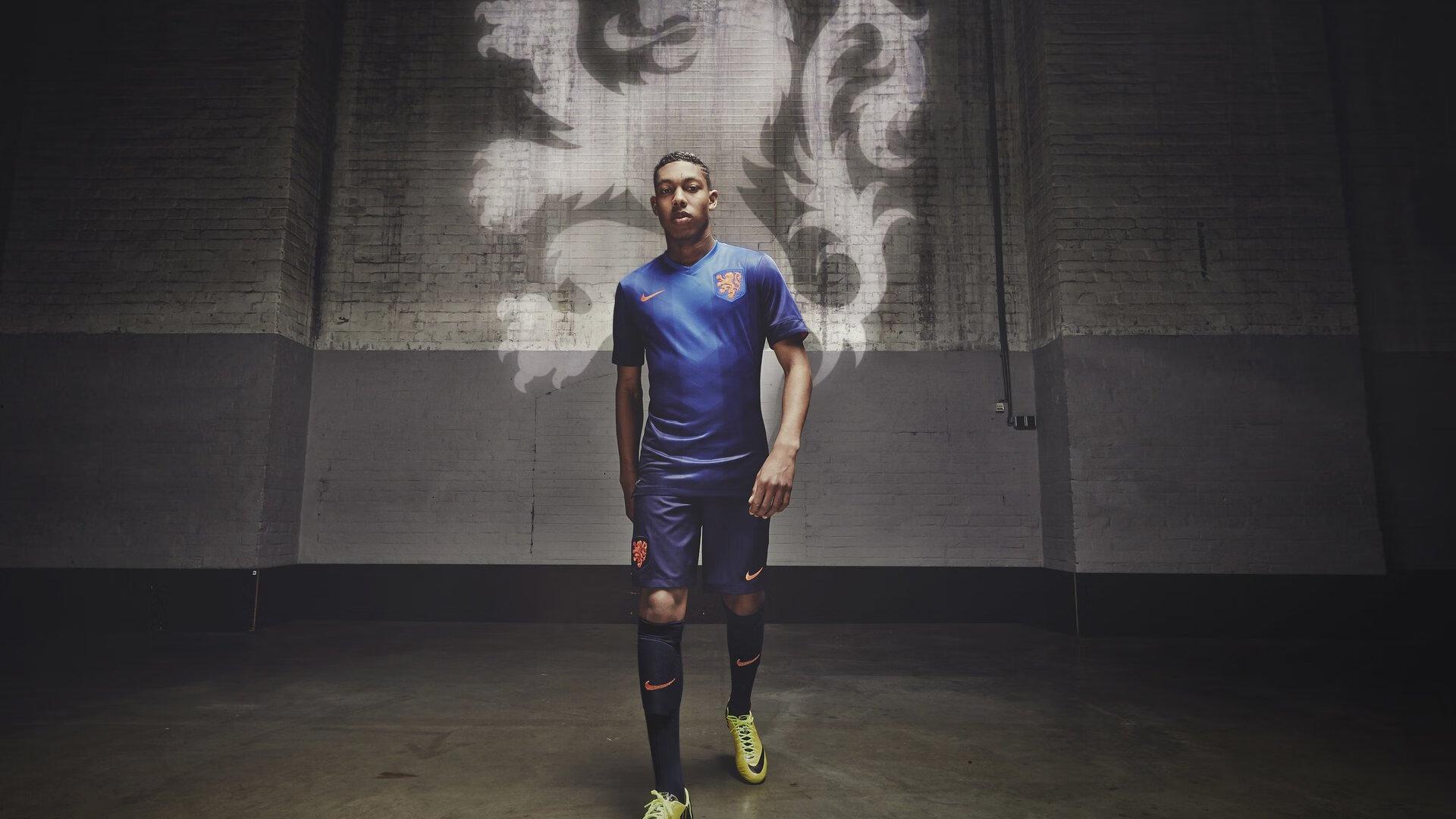 UFC 313,莱莫斯重拳破局,卢辛多顽强不屈,女子草量级格局再起波澜